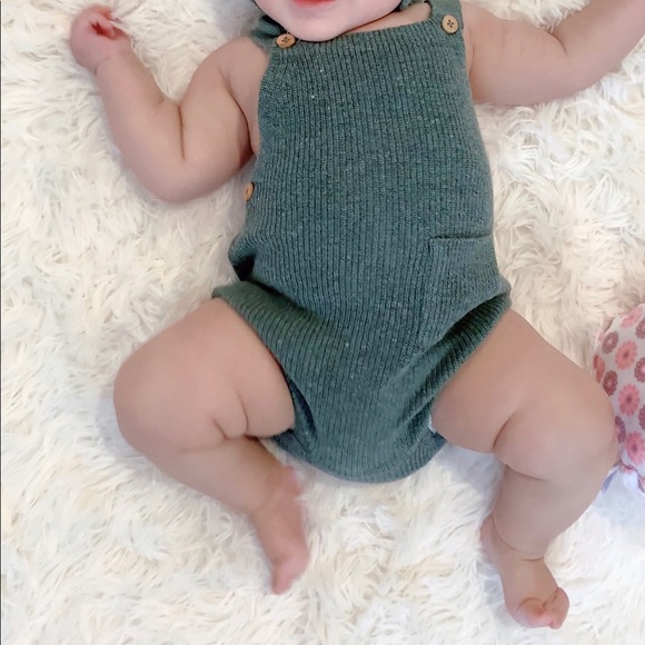 Knit romper set with hat - Picture 5 of 8